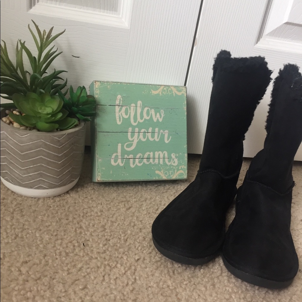 Black boots